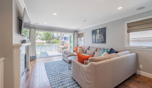 Custom tree section Manhattan beach home, built for luxury and entertaining in Manhattan Beach