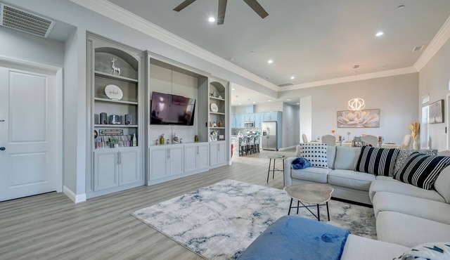 Day Trip to Yosemite: Spacious Home w/Fireplace