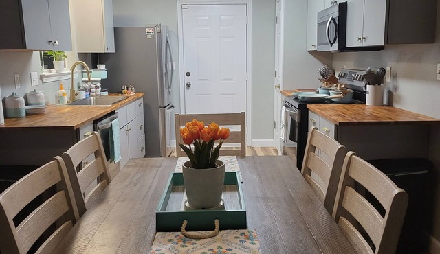 Delightful 3-bedroom townhome in Emerald Coast ivo beaches, shops, and dining!