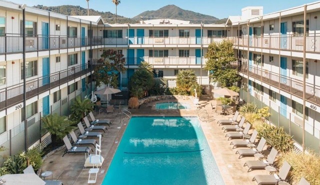 Delightful Retreat | Near Golden Gate | Kitchen | Free Parking | Onsite Pool in Corte Madera