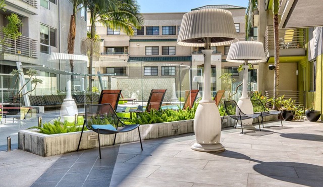 Deluxe Downtown 2BR w/Pool, W/D & Gym, near 7th St Metro, by Blueground