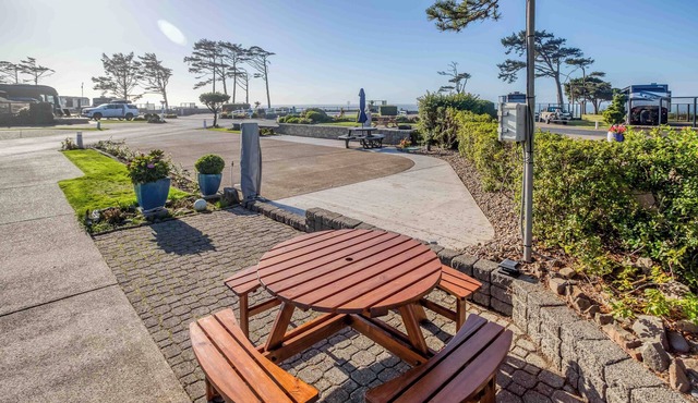 Dog Friendly, Available with 50AMP, 30AMP, Water and Sewer hook up's, WiFi