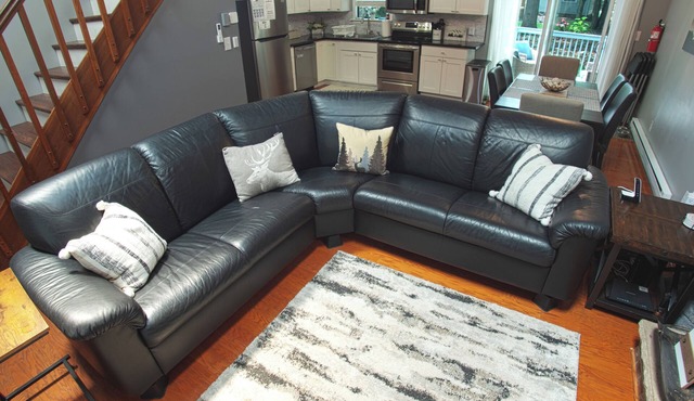 Dog Friendly, Fire Pit, Yard, Screened-in lounge, Game Table