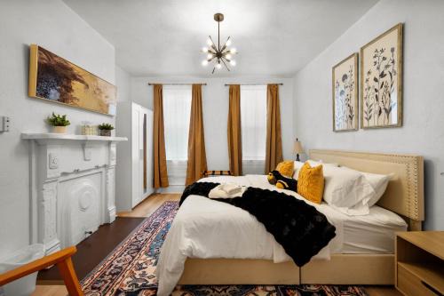 Double Living, Yard, BBQ, Massage & South Side Fun
