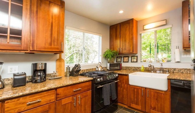 Downtown Mill Valley 3 bedroom flat in Mill Valley