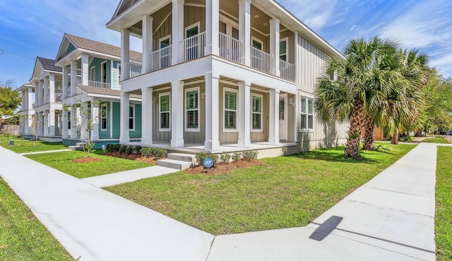 DOWNTOWN PENSACOLA BUNGALOW