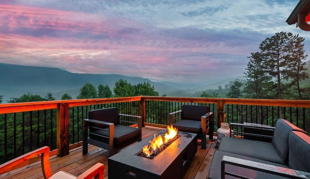 Dream View: Heated Pool| Hot tub| Theater| Arcade| Fire Pit| 25 Acres.