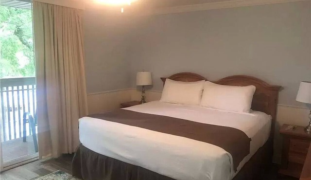 Driftwood beach adjacent, POOLSIDE, Off season rate, 20% off weekly,