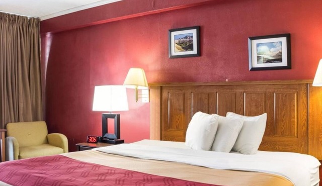 Econo Lodge Wall in Wall