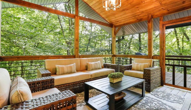 🏡 Elevated Luxury Cabin ✨ Hot Tub ♨️ Fire Pit 🔥Minutes to Berkeley Springs
