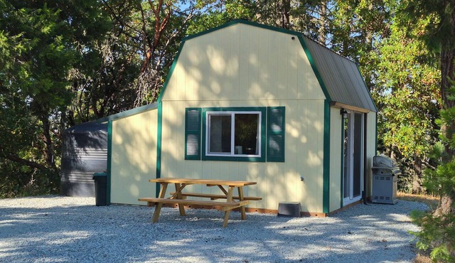 Elk Meadow Hideaway LLC Minutes away Worlds apart