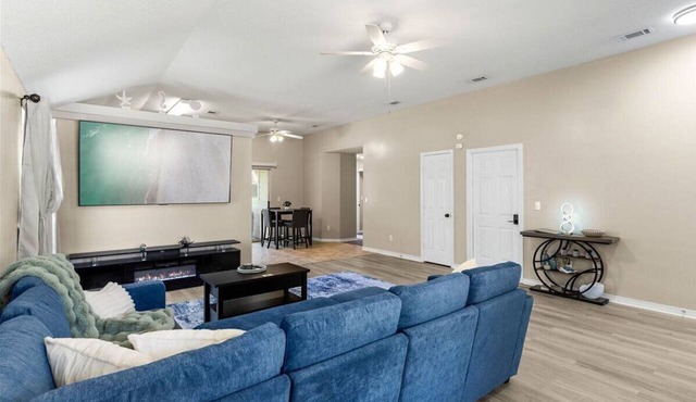 Emerald Coast Escape, 85” TV, Entire Home