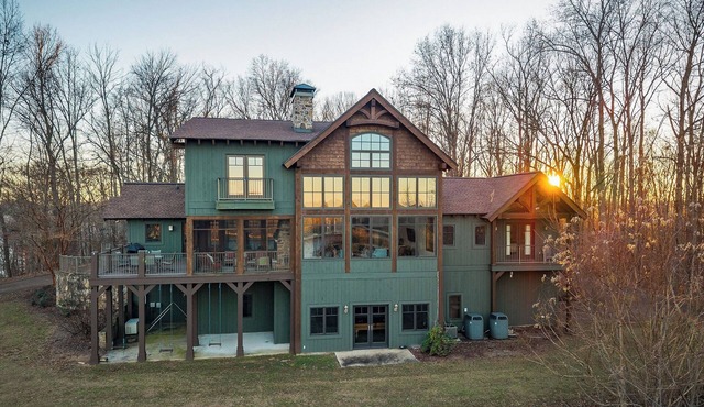 Emerald Overlooking Center Hill Lake in Baxter