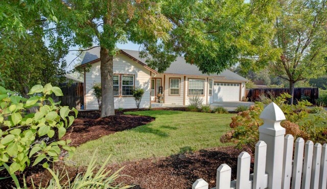 Enchanting 3 BR, minutes from Winerys, Snow Sking, exhilarating Rafting Tours.