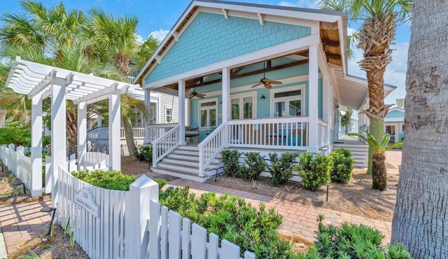Endless Summer: Stylish 3BR Cottage in Carillon Beach Steps from Pool & Park