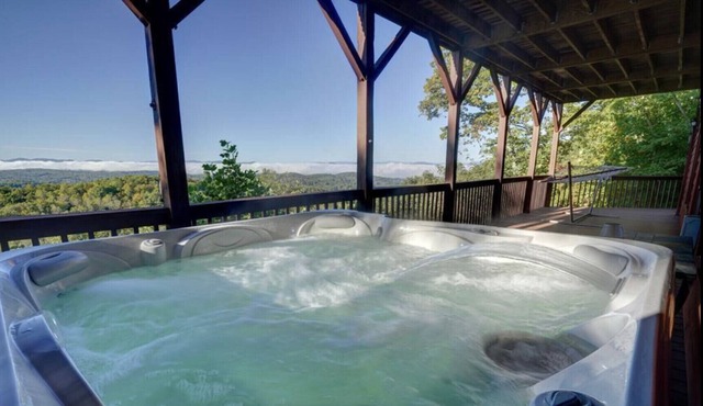 Endless View Mountain Cabin with Hot Tub & 180° Long Range Views in Murphy