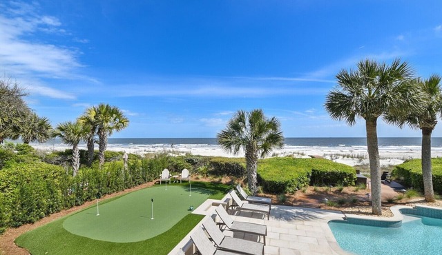 Enjoy Direct Oceanfront Views & Putting Green
