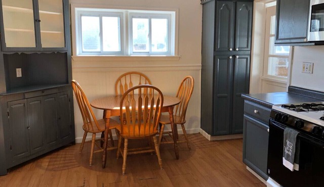 Entire 3-bedroom house, free parking, convenient to NYC bus and train
