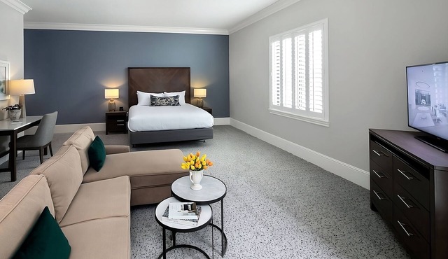 Everything You Need For The Perfect Vacation! Free Parking, Pets Are Welcome!