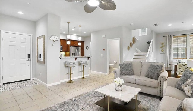 Executive Corner Unit: Trailside Quiet + WFH Office in Tracy