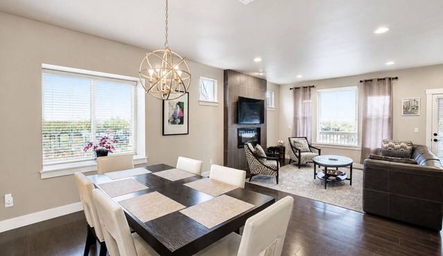 Executive Vacation Home Across Nike HQ/VillaSports Gym/Spa, Business or Family