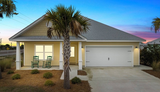 Falling Star Retreat is a 4BA/2BA coastal home, just 900 feet to the beach, pet friendly!