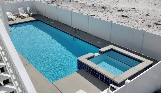 Family Freindly, pet freinly. Private Pool , Spa, 5 bed 4 bath Sleeps 16.