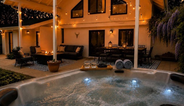 Family Friendly Retreat 35 min to Yosemite Hot Tub + Fire Pit Pets Welcome