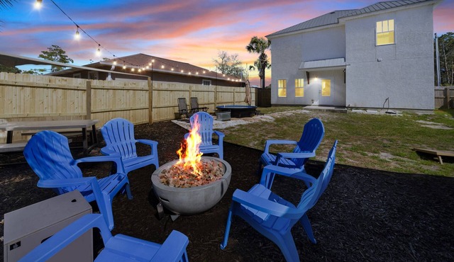 Family Getaway 4BR Games Fire Pit Easy Beach Access Fenced Yard Pet Friendly