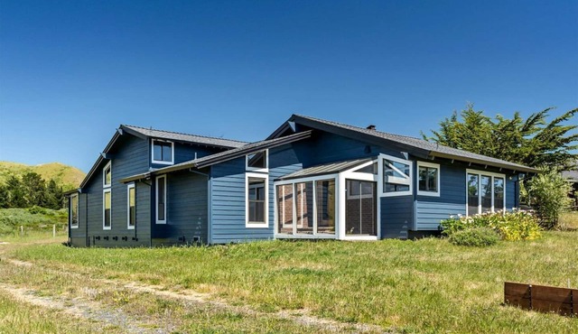 Fantastic Cabin with Fireplace in Bodega Bay, California in Bodega Bay