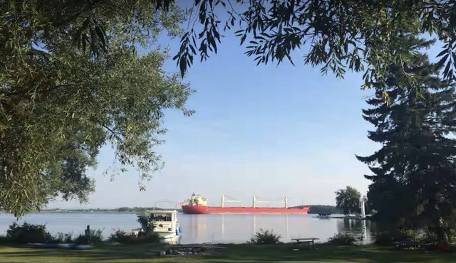 Fish ON! Charming cottage on the n St. Lawrence River with 60' dock in Cornwall