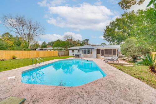 Foosball Games & Al Fresco Dining: Pensacola Home!