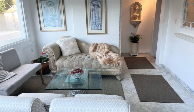 FOR ROMANTICS AND ARTISTS! So peaceful at night, you can hear the stars! in Corte Madera