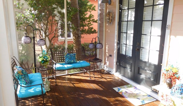*FREE GOLF- 2 Golf Carts! Screened Porch~Free Activities!, Pet Friendly,POOL