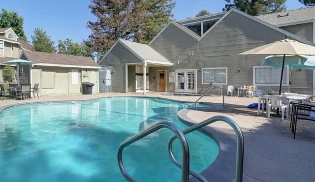 Fun 3B/2.5B+Pool Escape—Lots of Attractions Nearby
