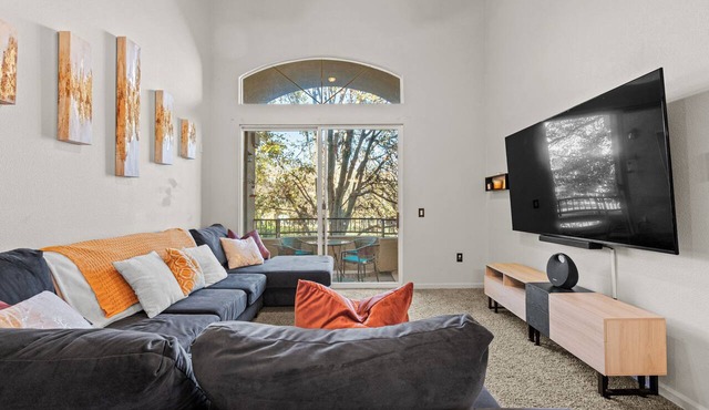 Furnished 2bd 2ba Condo w/Loft & Garage in Gated Community w/Pool & Gym