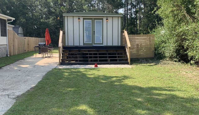 Furnished 2BR Near NAS, Hospitals & Beach - Sleeps 4, Parking Included