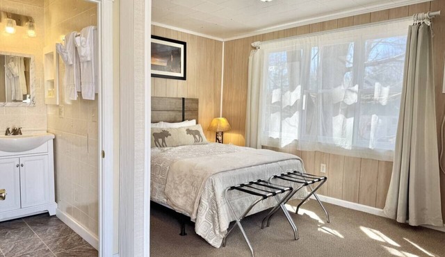 Gallagher`s Travels Cabin 4 (2 Bedroom king/Queen)