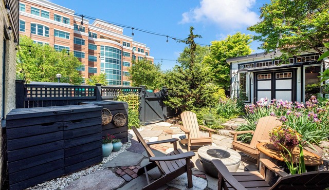 Garden Retreat on Carroll Creek + Free Parking