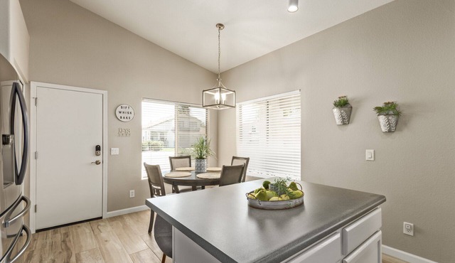 Gilbert Luxury Remodel ~ EV Charger, 1-Level Comfort, Family & Pet-Friendly in Gilbert