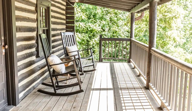 Golden Holler: A Mountain Retreat in Asheville
