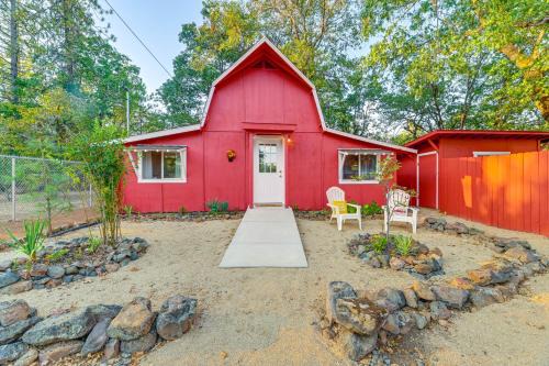 Grants Pass Cottage ~ 8 Mi to Rogue River!