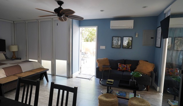 Guest House with AC and WiFi in vibrant Miami