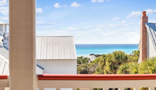 Gulf View Retreat Steps to Beach Club w/Bikes & Balcony