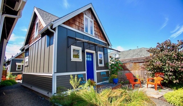 Handcrafted Micro-Loft in close-in Portland, fun historic area - Blue Door