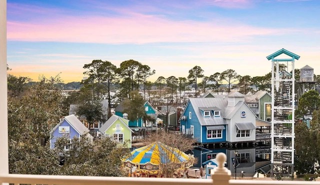 Heart of Village of Baytowne Wharf with views of Marina, Fireworks and Concerts!