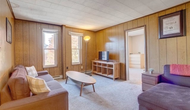 Hershey Trojan, Apt #4 2 Bedroom overlooking the Park
