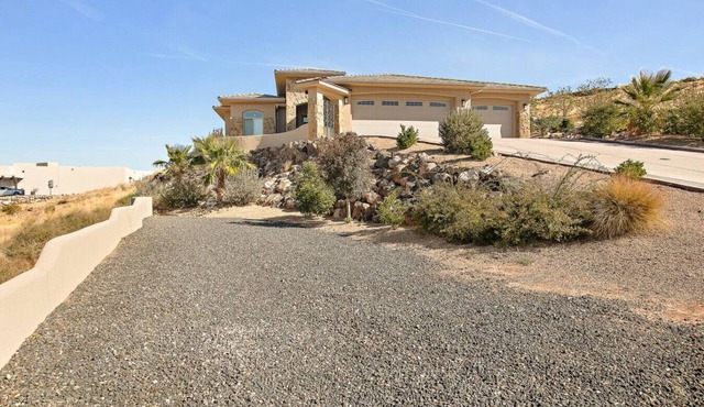 Hillside Hurricane Home - Open, Luxurious, wViews