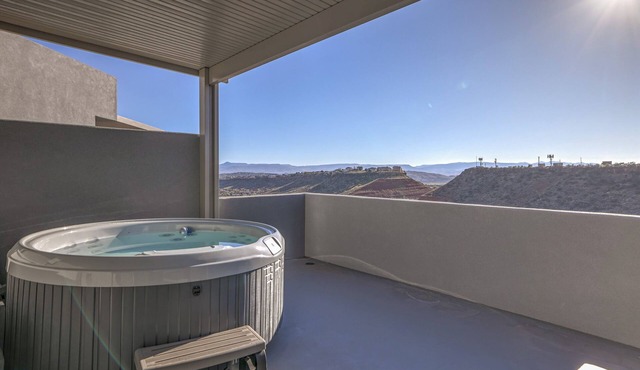 Hilltop Tranquility! Location! Views! Seclusion! in St. George