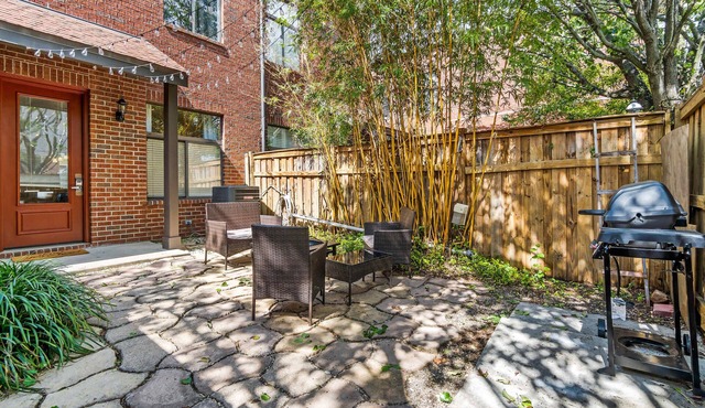 Hip & vibrant townhome near downtown with private patio, grill, AC, and WiFi